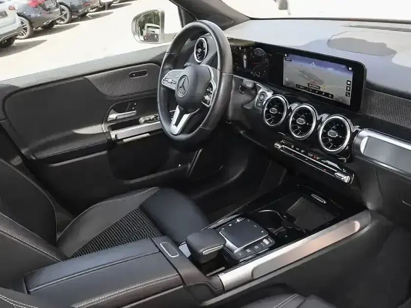 Gebraucht Mercedes GLB200 Progressive 163 PS (119 kW) 2021 Weiß SUV