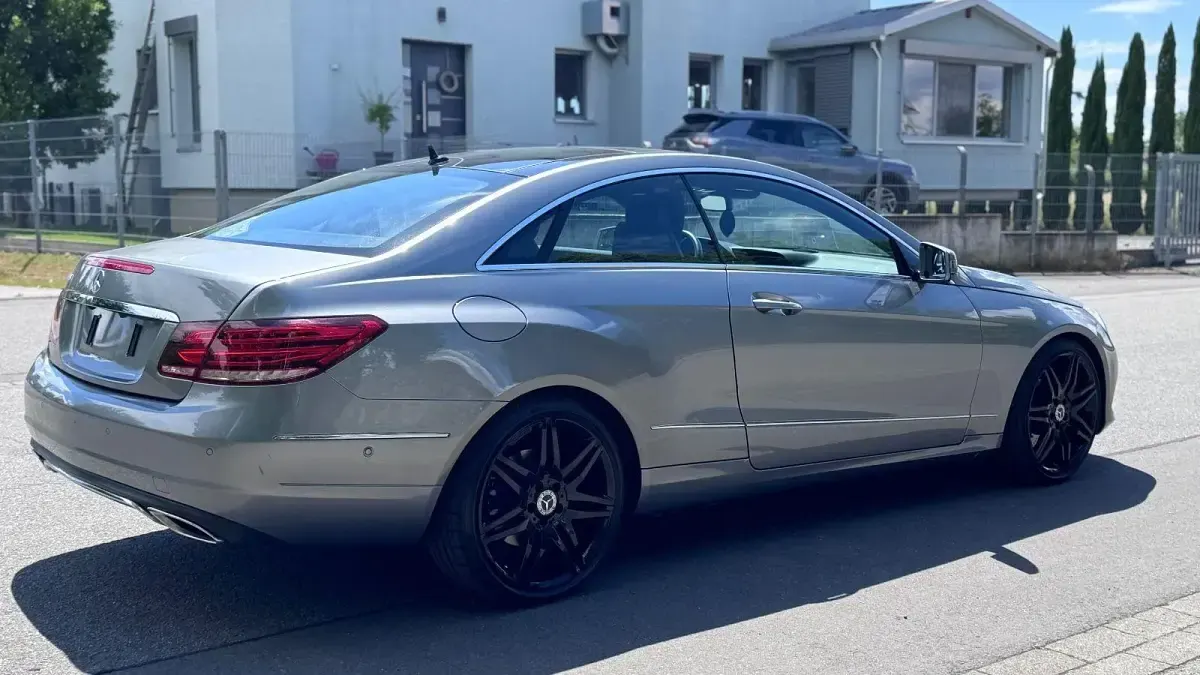 Gebraucht Mercedes E400 333 PS (244 kW) 2013 Grau Coupé