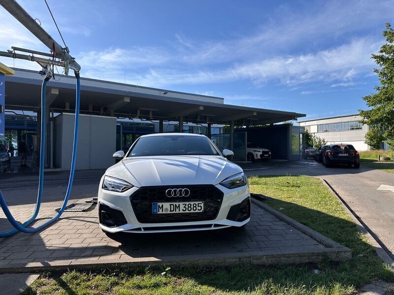 Weiß Gebraucht 2024 Audi A5 Sportback S-Line Limousine | 38.000 € (Superpreis) - Bild 1/4