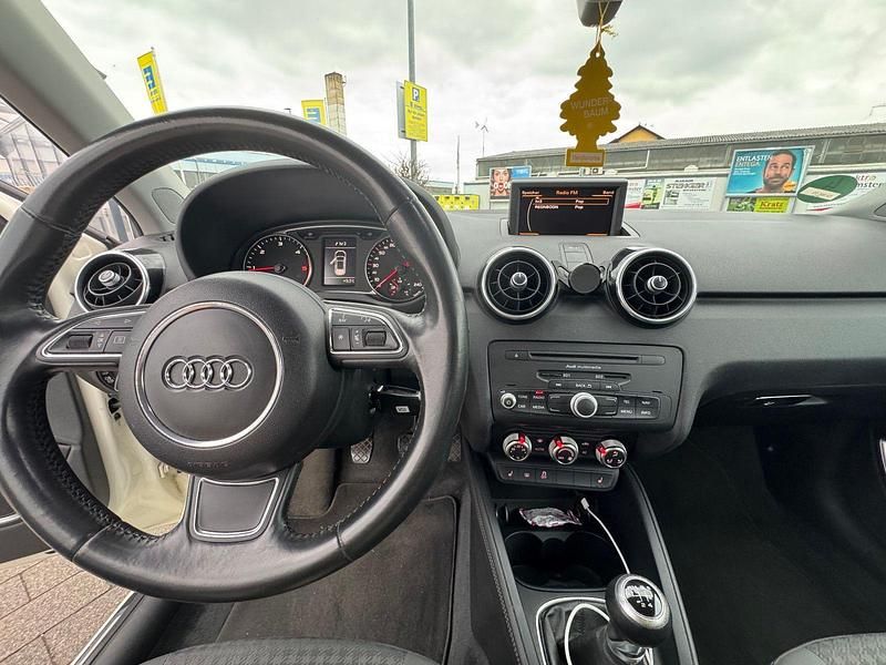 Gebraucht Audi A1 Ambiente 105 PS (77 kW) 2010 Weiß Kleinwagen