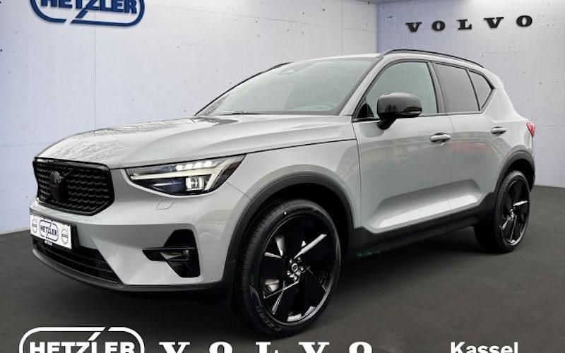 Neu Volvo XC40 Plus 163 PS (119 kW) 2026 Grau SUV