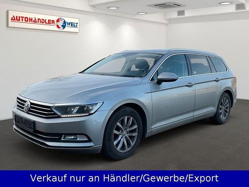 Silber Gebraucht 2015 VW Passat Comfortline Kombi | 10.499 € (Superpreis) - Bild 1/4