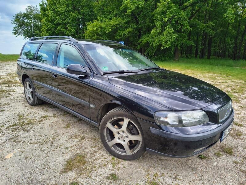 Schwarz Gebraucht 2002 Volvo V70 Kombi | 900 € - Bild 1/4