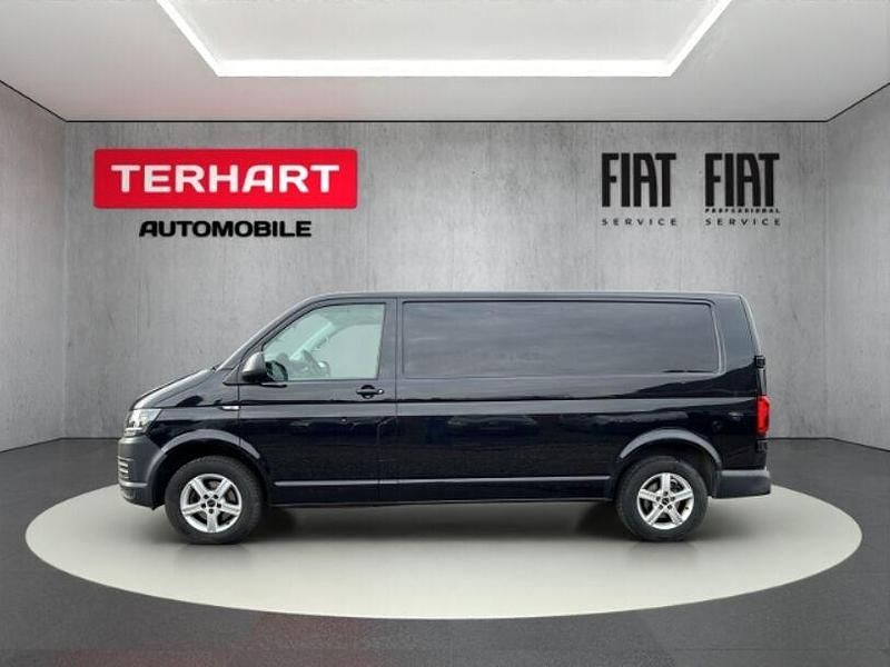 Gebraucht VW T6 102 PS (75 kW) 2016 Deep black perleffekt (metallic) Van