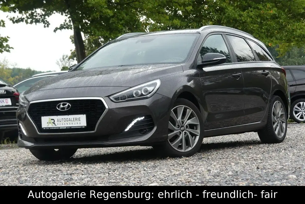 Gebraucht Hyundai i30 Passion Plus 120 PS (88 kW) 2018 Grau Kombi