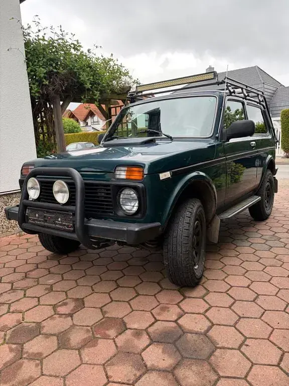 Usata Lada niva 83 CV (61 kW) 2011 Verde SUV