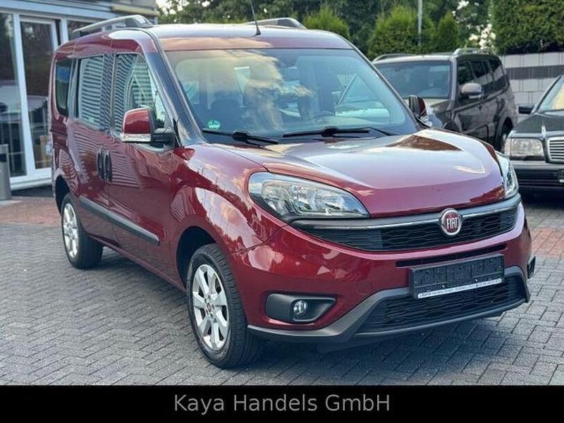 Rot Gebraucht 2019 Fiat Doblò Lounge Van / Kleinbus | 10.999 € (Guter Preis) - Bild 1/4