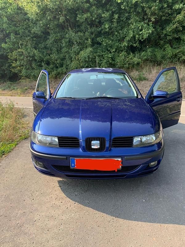 Blau Gebraucht 2003 Seat Leon Limousine | 1.500 € (Fairer Preis) - Bild 1/4