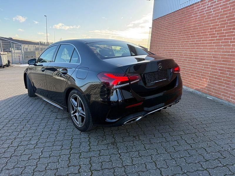 Gebraucht Mercedes A180 AMG line 116 PS (85 kW) 2019 Schwarz Limousine