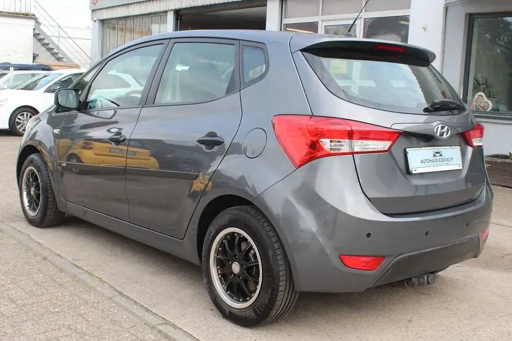 Gebraucht Hyundai ix20 Classic 90 PS (66 kW) 2011 Grau Kleinwagen