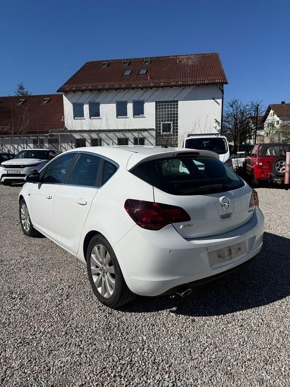Gebraucht Opel Astra Innovation 180 PS (132 kW) 2011 Weiß Limousine