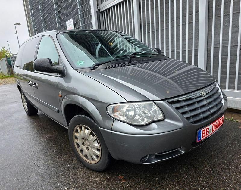 Grau Gebraucht 2007 Chrysler Grand Voyager Van / Kleinbus | 3.660 € (Etwas zu teuer) - Bild 1/4