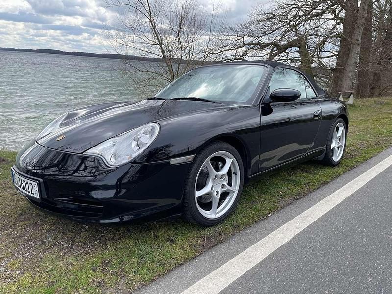 Schwarz Gebraucht 2002 Porsche 911 Carrera 4 Cabriolet Cabrio | 35.452 € (Fairer Preis) - Bild 1/4