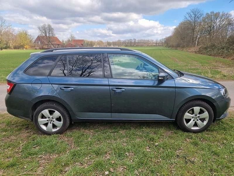 Grau Gebraucht 2018 Skoda Fabia Style Kombi | 10.999 € (Fairer Preis) - Bild 1/4