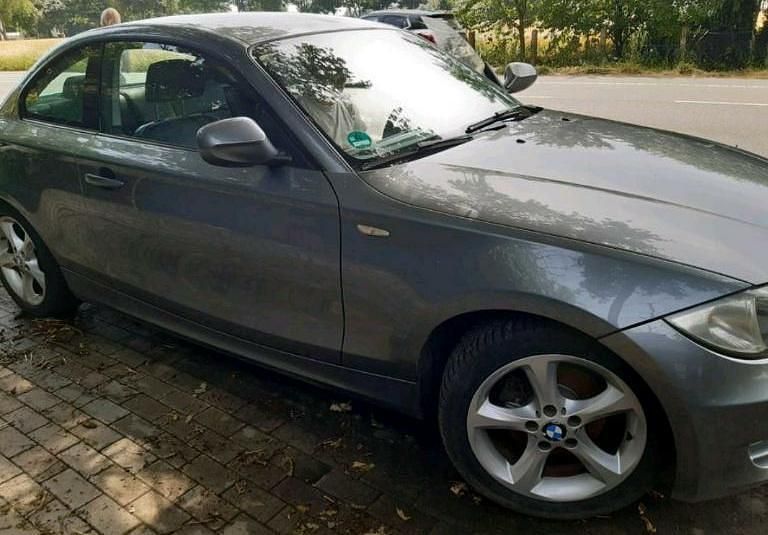 Silber Gebraucht 2010 BMW 120 Coupé Coupé | 3.999 € (Superpreis) - Bild 1/4