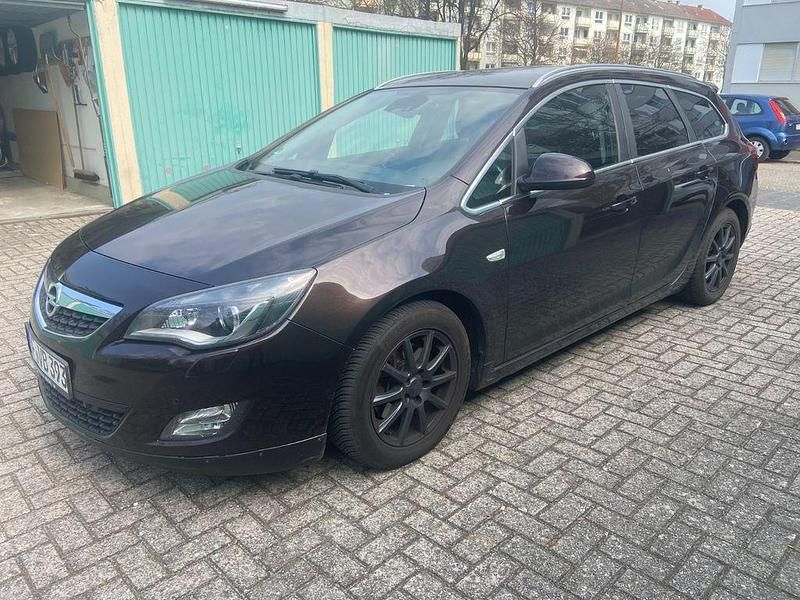 Gebraucht Opel Astra 160 PS (117 kW) 2011 Braun Kombi