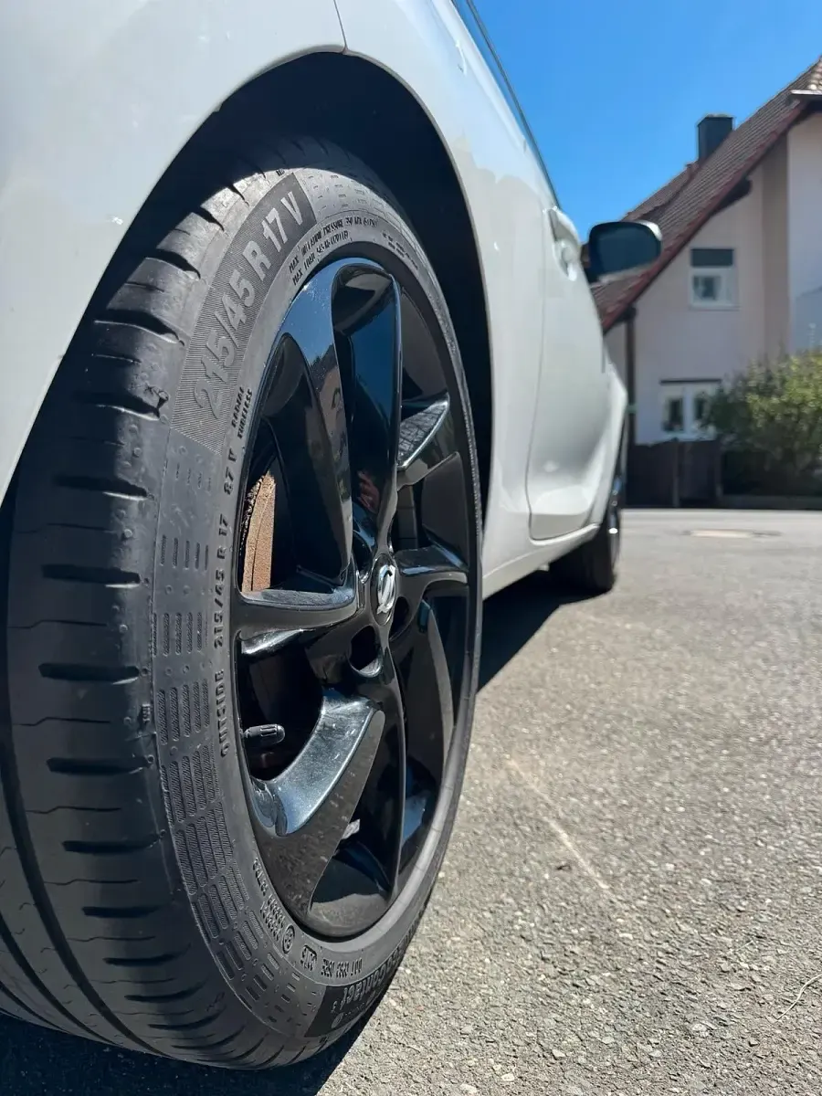 Gebraucht Opel Adam Edition 101 PS (74 kW) 2015 Weiß Kleinwagen