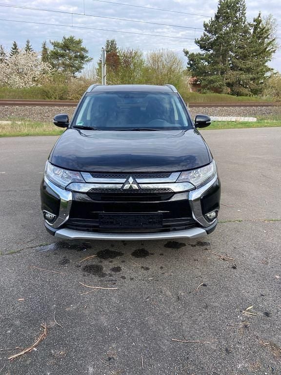 Gebraucht Mitsubishi Outlander 150 PS (110 kW) 2016 Schwarz SUV