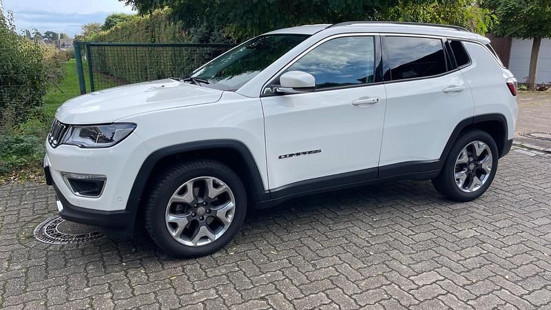 Weiß Gebraucht 2018 Jeep Compass SUV | 16.900 € (Fairer Preis) - Bild 1/4