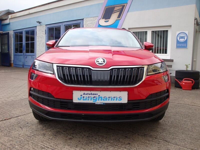 Rot metallic Gebraucht 2019 Skoda Karoq Style SUV | 21.900 € (Guter Preis) - Bild 1/4