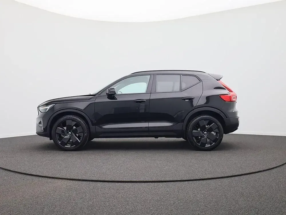 Nowe Volvo XC40 Plus 197 KM (144 kW) 2026 Czarny SUV