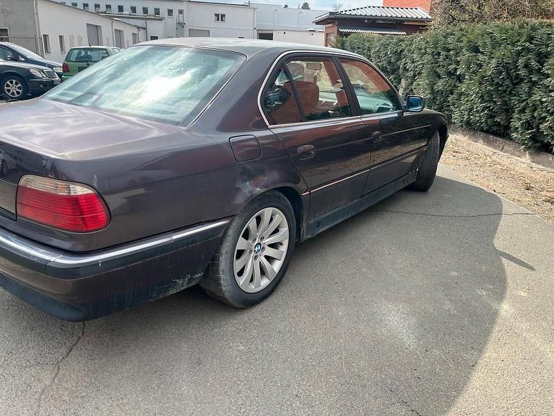 Second-hand BMW 728 193 CP (141 kW) 1998 Maro Berlinǎ