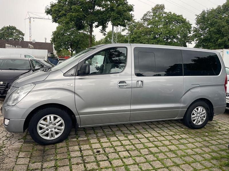Grau Gebraucht 2018 Hyundai H-1 Premium Van / Kleinbus | 24.900 € (Guter Preis) - Bild 1/4
