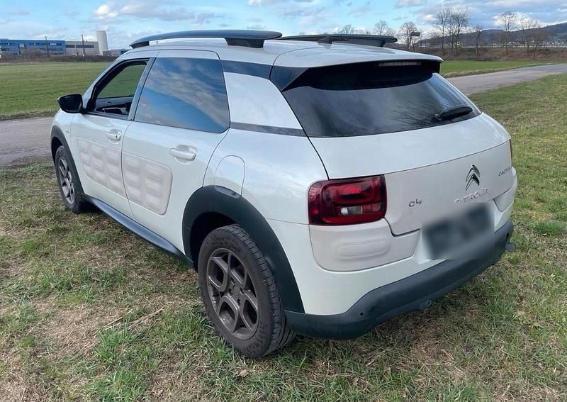 Second-hand VW Golf 99 CP (72 kW) 2015 Bej SUV