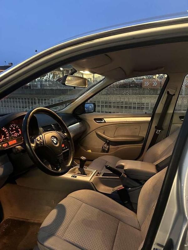 Gebraucht BMW 323 170 PS (125 kW) 1999 Limousine