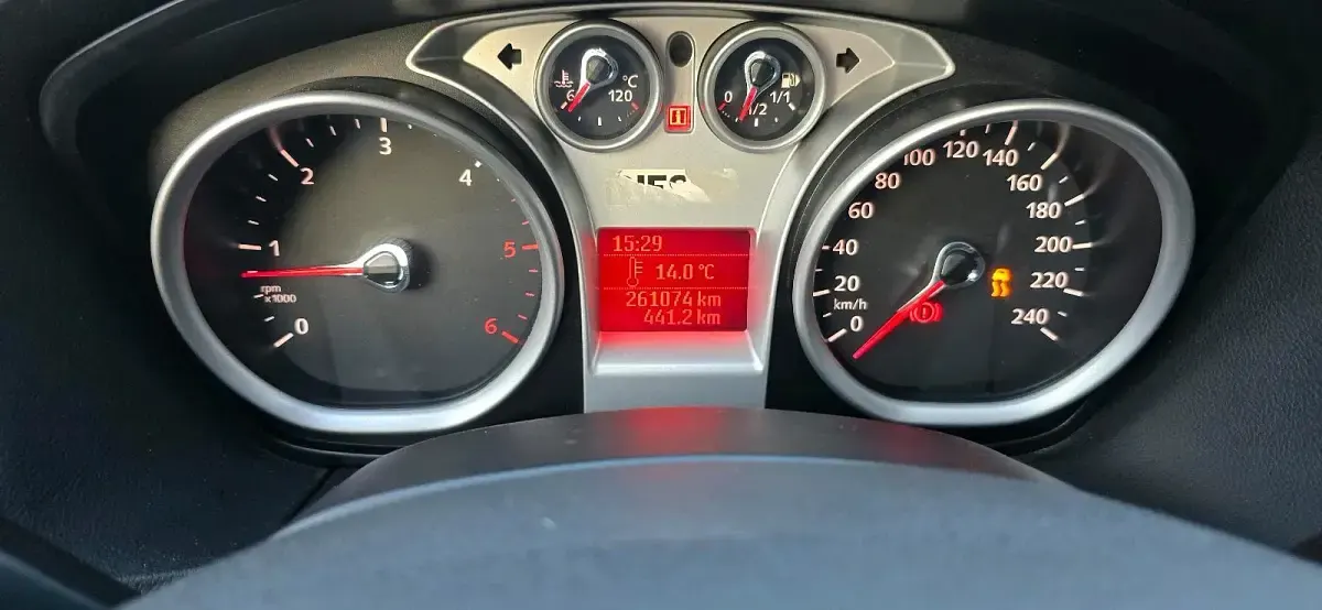 Gebraucht Ford Focus 109 PS (80 kW) 2010 Grau Kombi