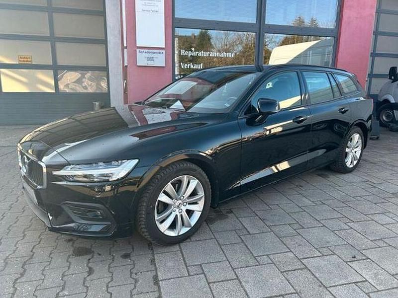 Gebraucht Volvo V60 Momentum 190 PS (139 kW) 2019 Schwarz Kombi