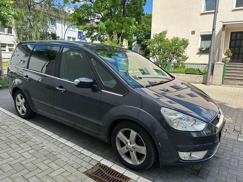 Grau Gebraucht 2007 Ford Galaxy Van / Kleinbus | 2.400 € (Fairer Preis) - Bild 1/4