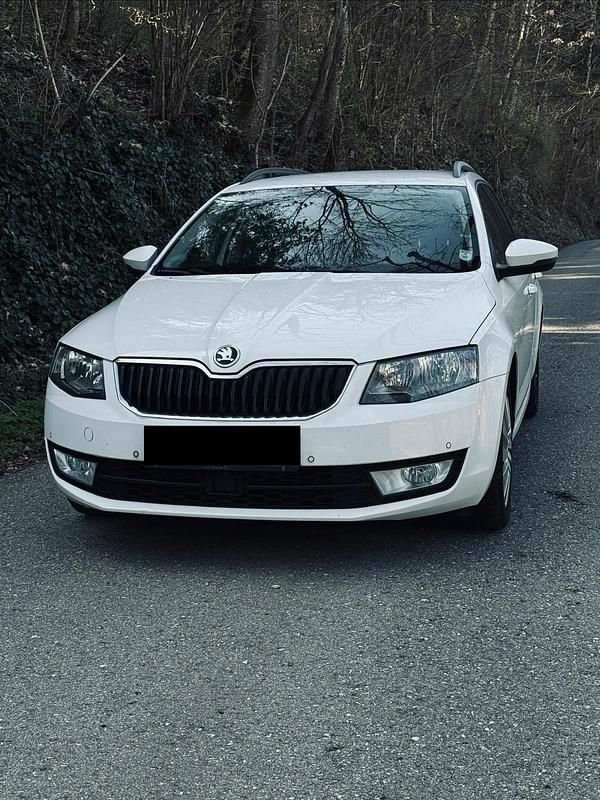 Gebraucht Skoda Octavia 2014 Weiß Kleinwagen