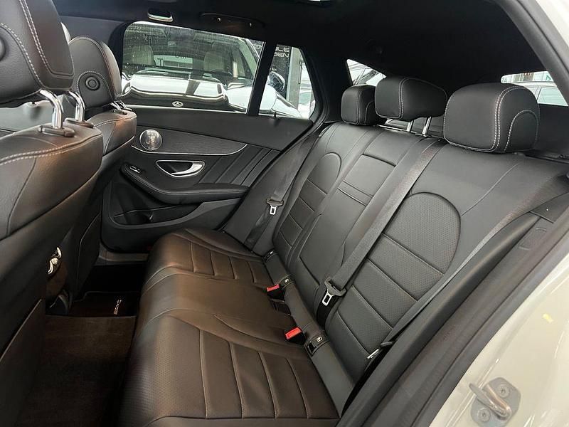 Gebraucht Mercedes C220 AMG line 194 PS (142 kW) 2019 Weiß Limousine