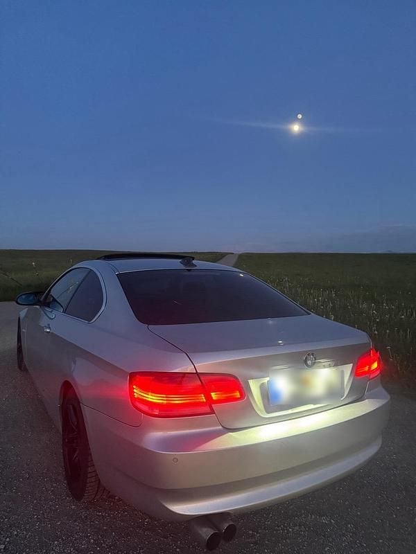 Gebraucht BMW 325 218 PS (160 kW) 2007 Silber Coupé