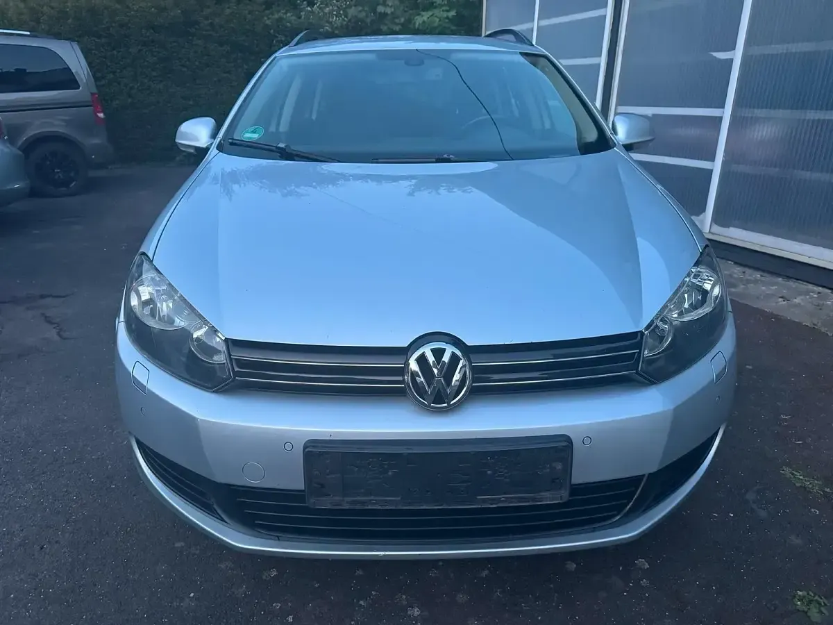 Gebraucht VW Golf VI 105 PS (77 kW) 2011 Silber Kleinwagen