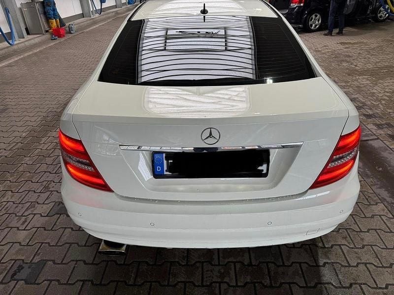 Gebraucht Mercedes C180 156 PS (114 kW) 2011 Weiß Coupé