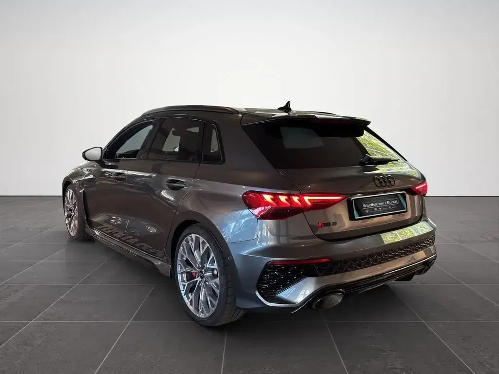 Gebraucht Audi RS3 Ambiente 400 PS (294 kW) 2023 Daytona grau perleffekt (metallic) Limousine
