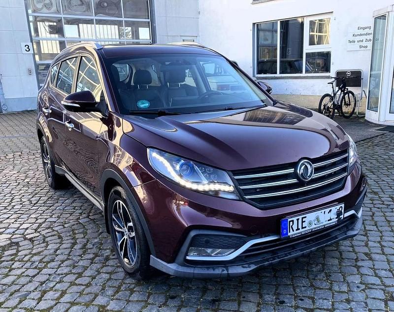 Gebraucht DFSK Glory 580 145 PS (106 kW) 2021 Dunkelrot m2 SUV