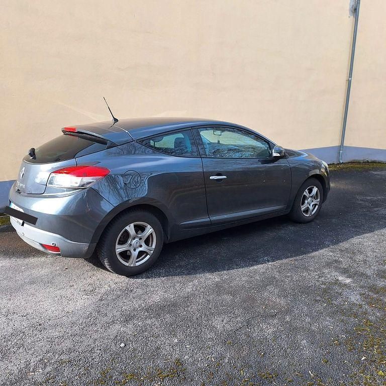 Gebraucht Renault Mégane III Dynamique 131 PS (96 kW) 2010 Schwarz Coupé