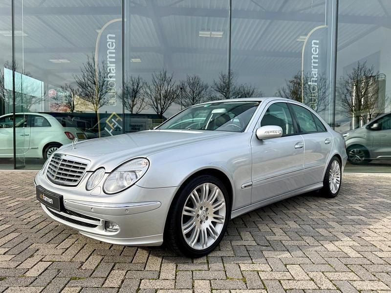 Grau Gebraucht 2005 Mercedes E350 Elegance Limousine | 18.945 € - Bild 1/4