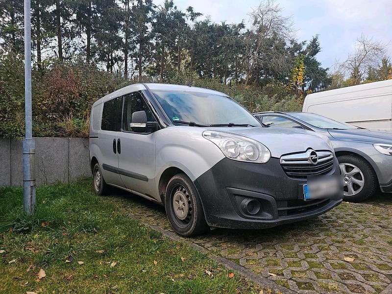 Silber Gebraucht 2012 Opel Combo Edition Limousine | 2.950 € (Fairer Preis) - Bild 1/4