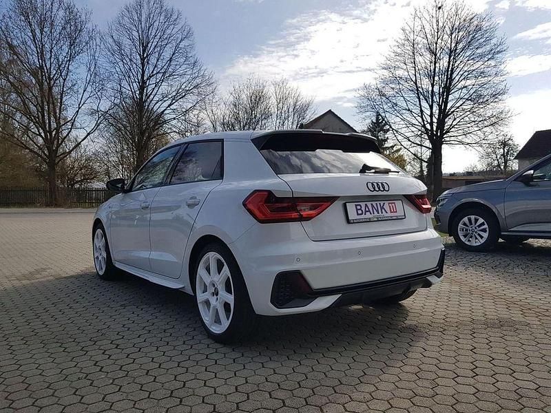 Gebraucht Audi A1 Sportback S-line plus 95 PS (69 kW) 2023 Gletscherweiß metallic Kleinwagen