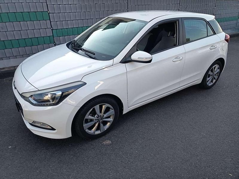 Gebraucht Hyundai i20 Intro Edition 84 PS (61 kW) 2014 Weiß Kleinwagen