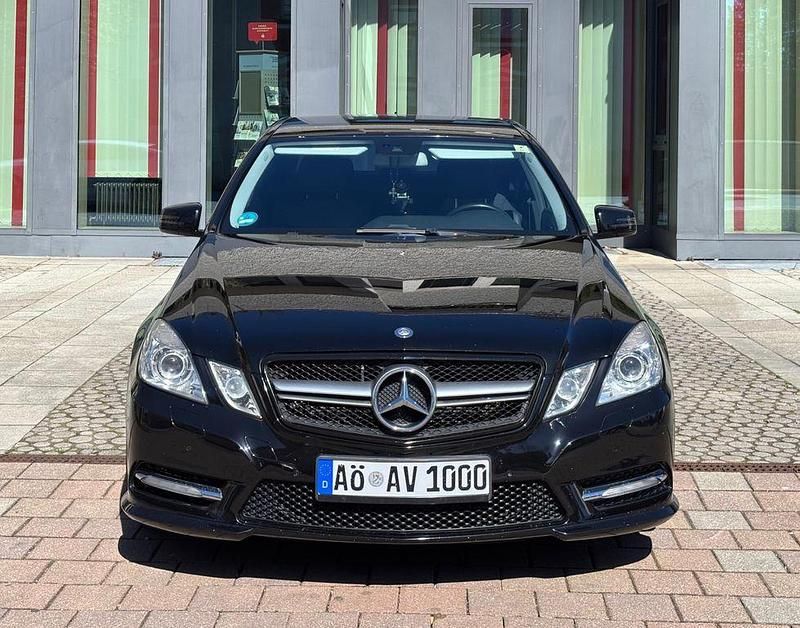 Schwarz Gebraucht 2011 Mercedes E220 AMG Limousine | 10.500 € (Fairer Preis) - Bild 1/4