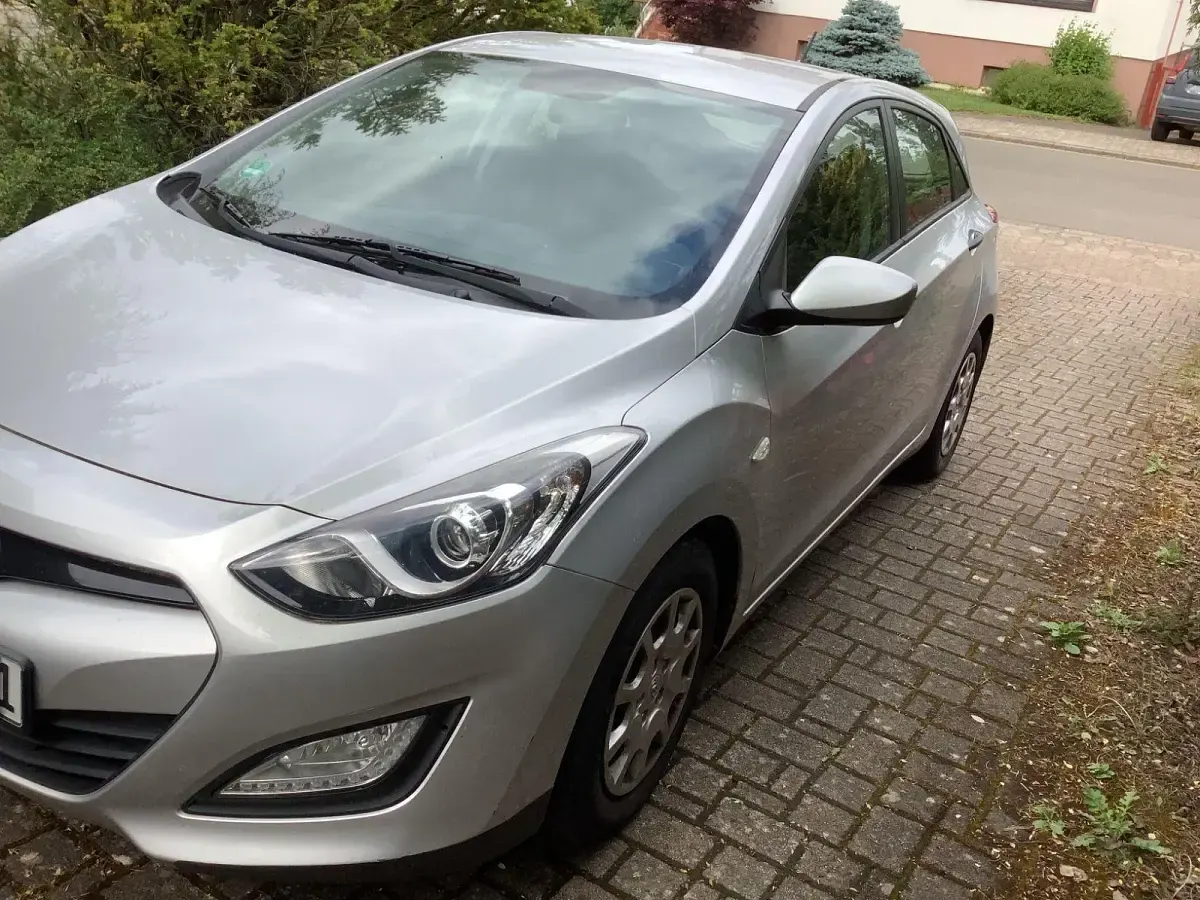 Gebraucht Hyundai i30 Classic 90 PS (66 kW) 2012 Silber Limousine