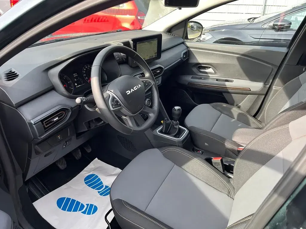 Gebraucht Dacia Jogger Extreme 110 PS (80 kW) 2025 Grün Van / Kleinbus