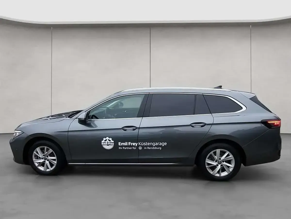 Gebraucht VW Passat Business 150 PS (110 kW) 2025 Grau Kombi