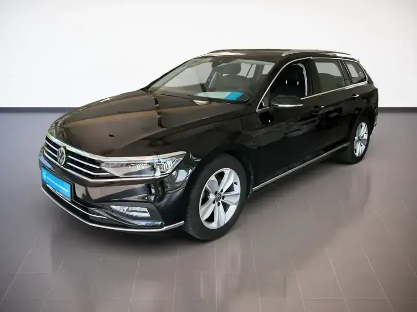 Gebraucht VW Passat Elegance 150 PS (110 kW) 2024 Deep black perleffekt Kombi
