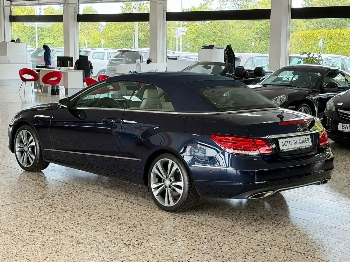 Gebraucht Mercedes E200 184 PS (135 kW) 2014 Blau Cabrio